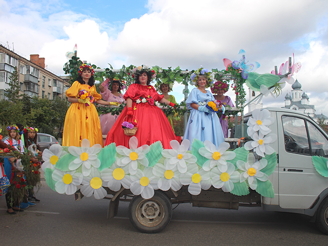 Сценарий цветы и цвета. Карнавал цветов. Цветочный карнавал в детском саду. Платье на цветочный карнавал. Карнавал цветов костюмы идеи.