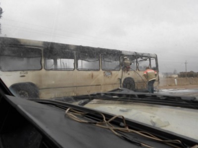 Пассажирский автобус загорелся на трассе под Каслями