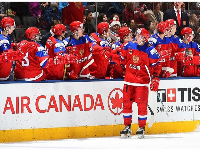 Челябинские хоккеисты в составе сборной России вышли в полуфинал молодежного чемпионата мира