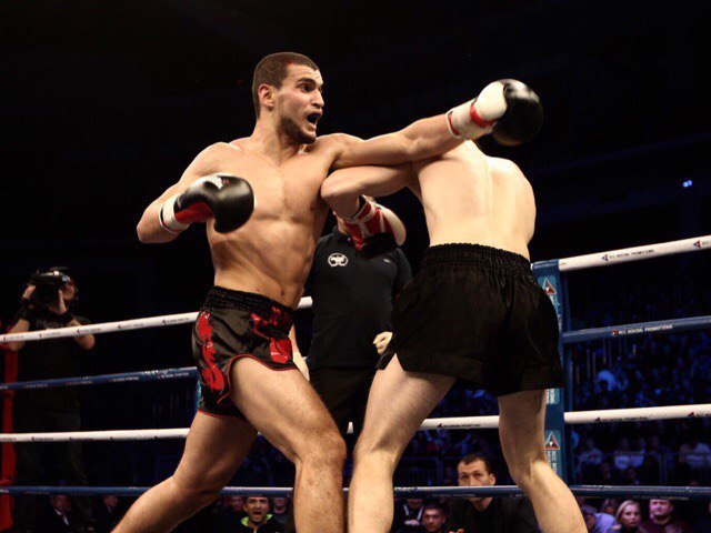 Челябинец одолел боксера из Казахстана в международном гала-шоу