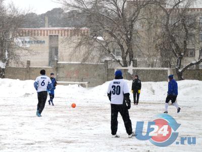 Футбольные поединки на снегу
