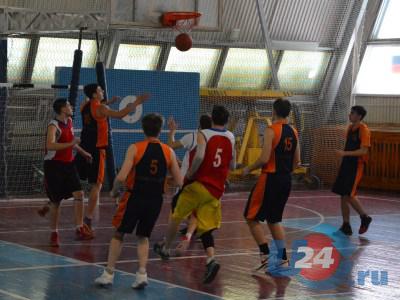 Южноуральские баскетболисты стали вторыми на домашнем первенстве