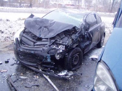 В Челябинске из-за снегопада погибла женщина-водитель