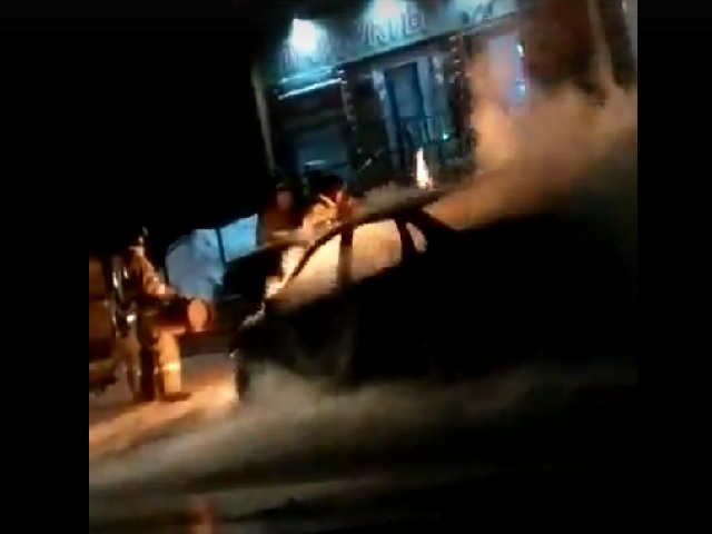 Неудачно «прикурил»: в Миассе сгорел автомобиль службы такси