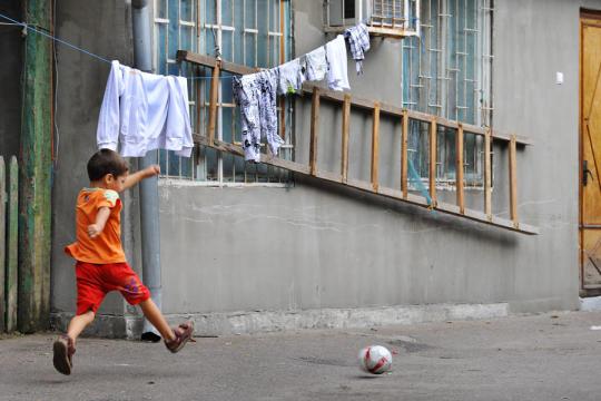 газета Метро рекламирует себя при помощи детского футбола
