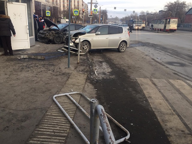 Автомобилистка снесла забор в центре Челябинска