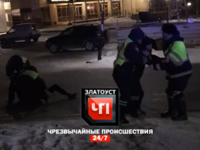 На Южном Урале пьяный парень в форме подполковника напал на сотрудника ГИБДД