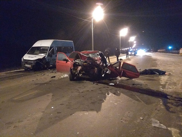 Южноуральский водитель погиб лобовой аварии с микроавтобусом