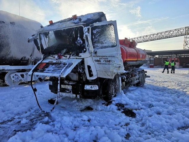 В Челябинске во время движения загорелся заправленный бензовоз
