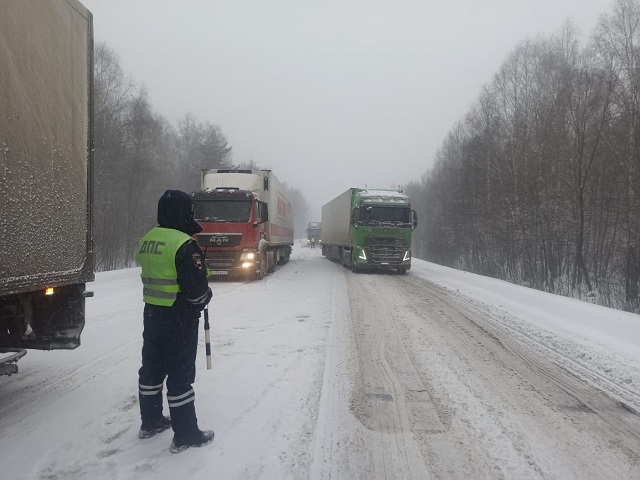 В Челябинской области закрыли движение по трассе М-5