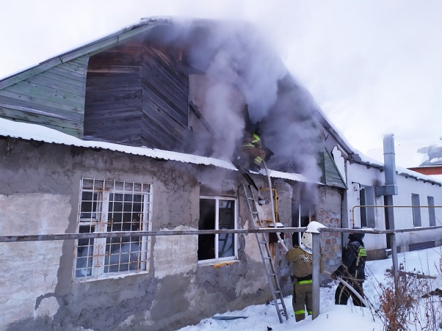 Три человека пострадали на пожаре в Челябинске