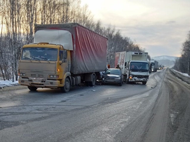 Под Миассом в массовом ДТП пострадала женщина 