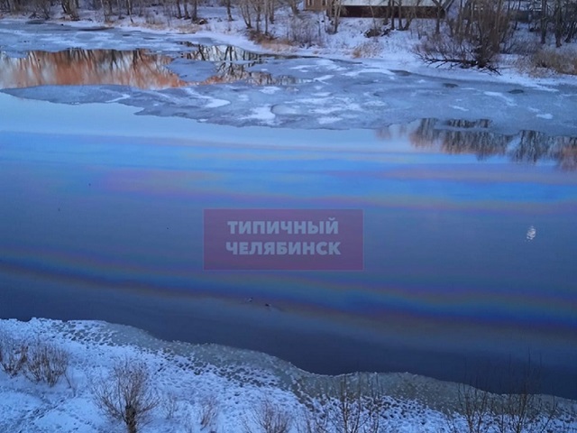 В Челябинске в реку Миасс попали нефтепродукты
