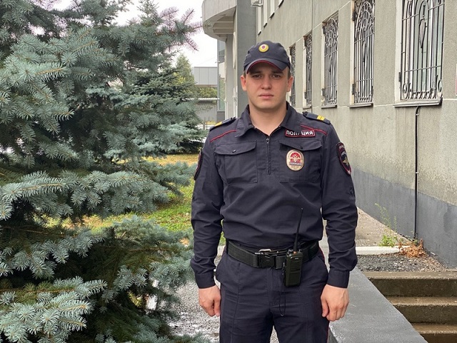 В Челябинской области полицейский спас кота из горящей квартиры 
