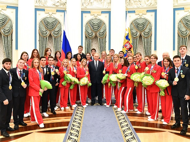 Владимир Путин вручил госнаграды победителям Олимпиады в Токио