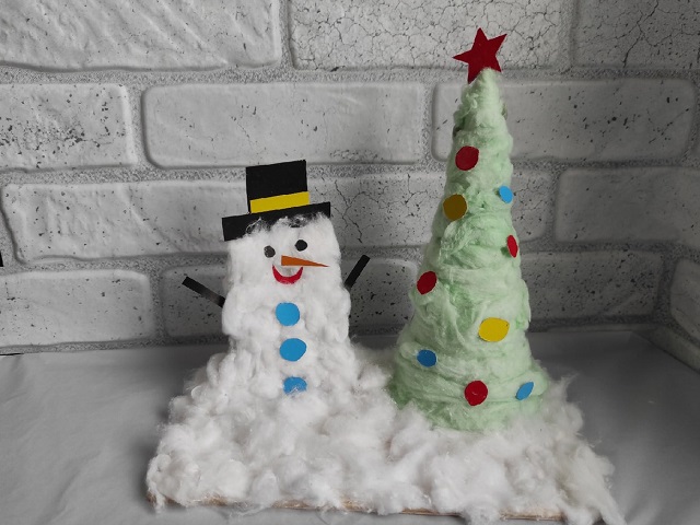 Оригинальные снеговики из подручных материалов