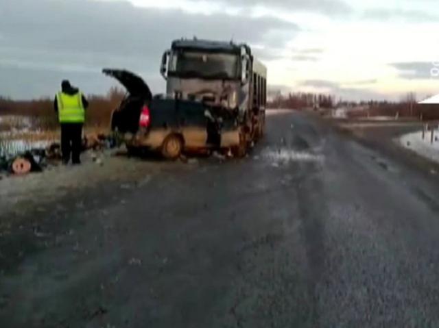 Южноуралец за рулем легковушки погиб, врезавшись в грузовик