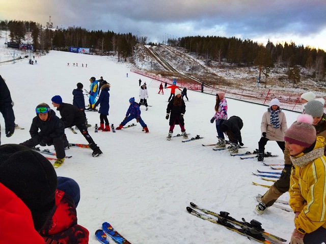 Детей и подростков Миасса научат кататься на лыжах и сноуборде бесплатно