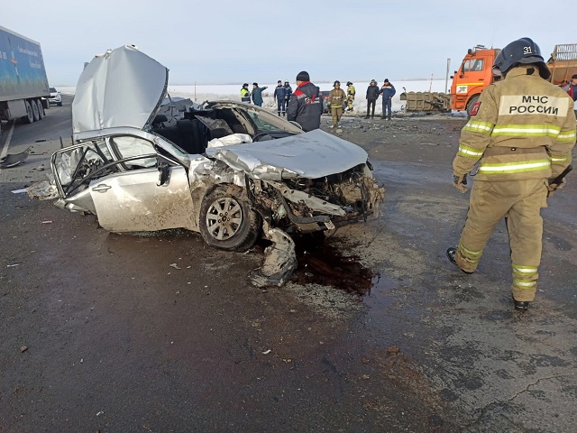 В Челябинской области трое пострадали в ДТП с грузовиком 