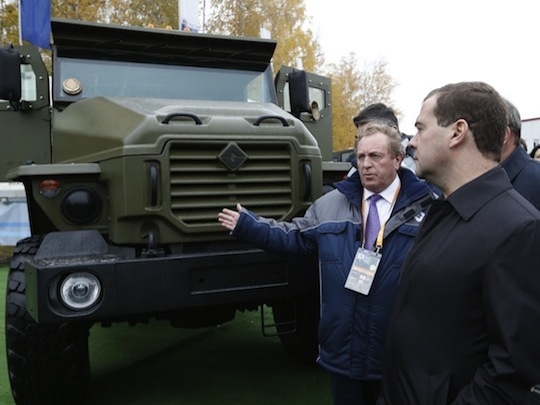 Дмитрий Медведев ознакомился с новой техникой Урала