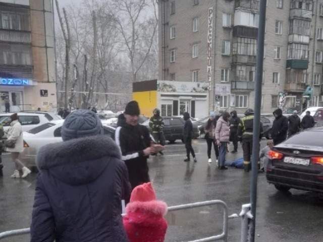 В Челябинске легковушка сбила девушку с юношей 