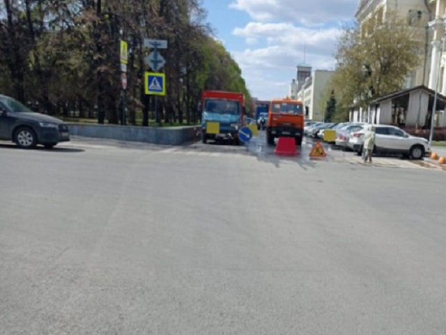 В центре Челябинска закрыли проезд из-за коммунальной аварии