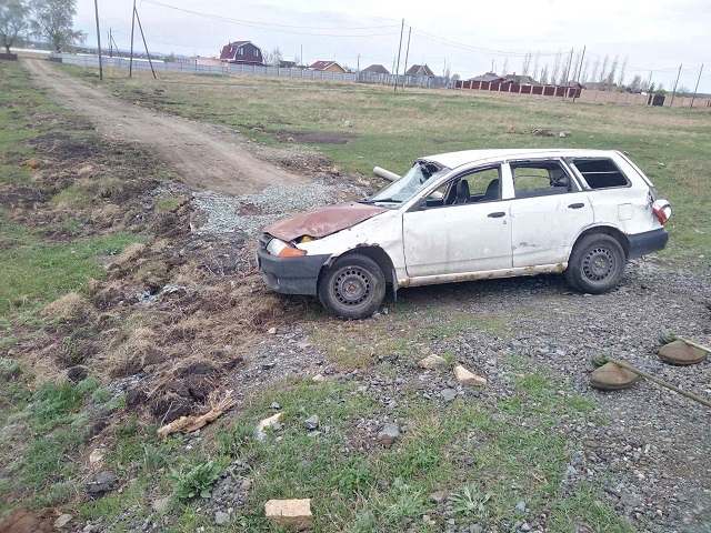 В Челябинской области перевернулась машина с прицепом 