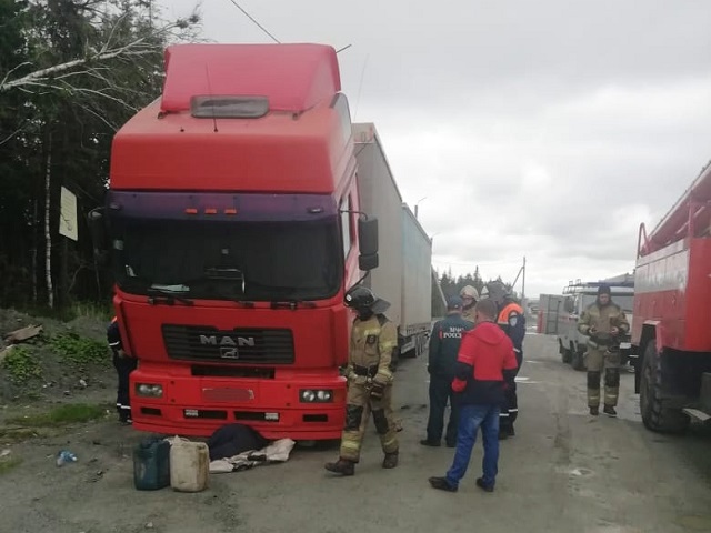 В Челябинской области водителя фуры насмерть придавило кабиной