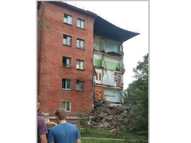 В Омске обрушилась стена пятиэтажного жилого дома