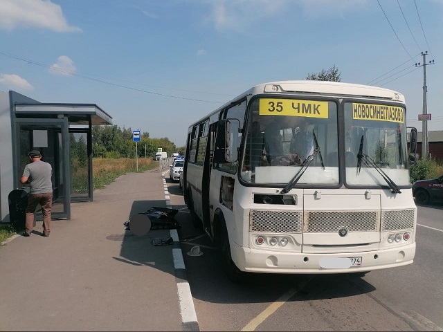 В Челябинске водитель автобуса задавил вышедшую на остановке пенсионерку