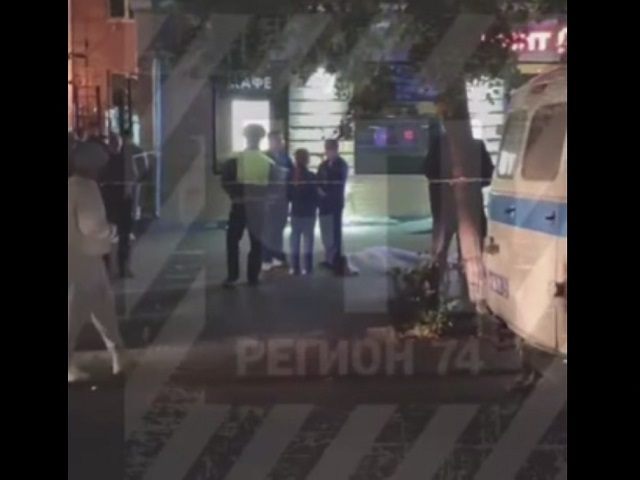 В Челябинске на пешеходной Кировке скончался молодой человек