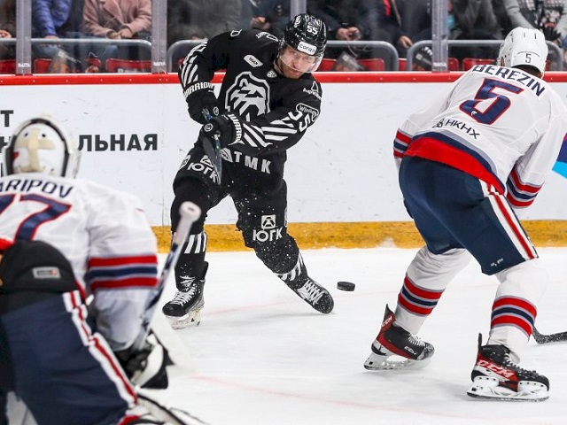 «Трактор» проиграл «Нефтехимику» на домашнем льду в чемпионате КХЛ