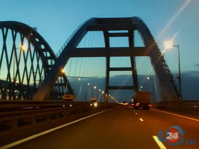 По Крымскому мосту восстановили железнодорожное и автомобильное движение