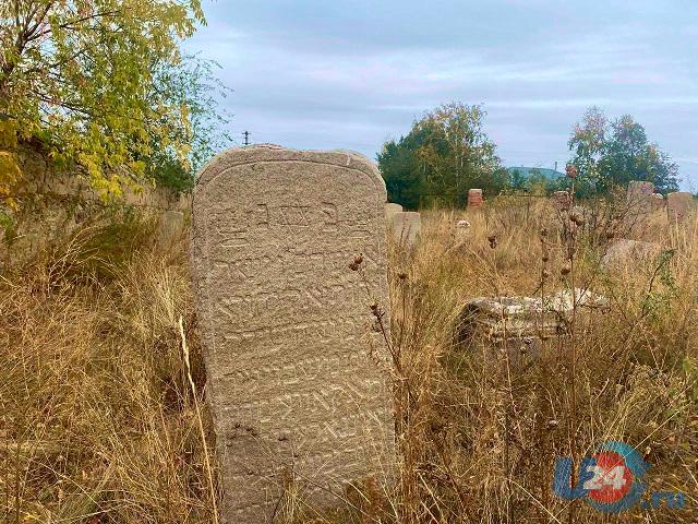 Троицкий некрополь со старинными могилами библейских священников нуждается в защите
