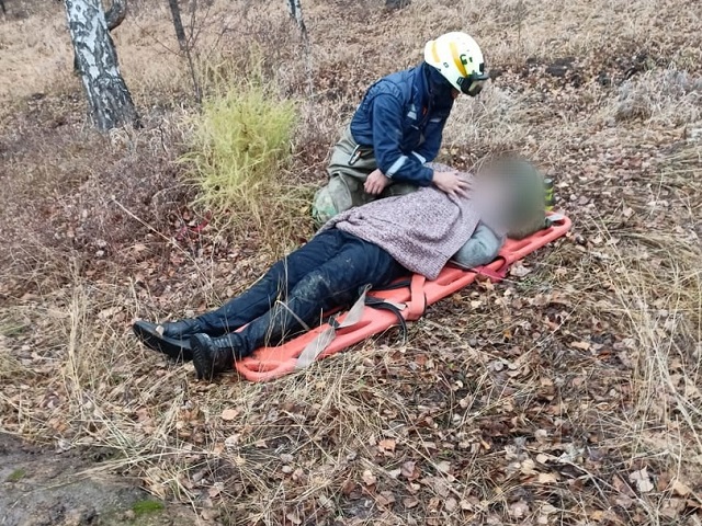 В Челябинской области пожилая пара обнаружила обессиленную женщину на дне колодца 