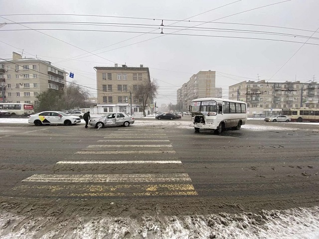 В Челябинске произошло ДТП с маршруткой 