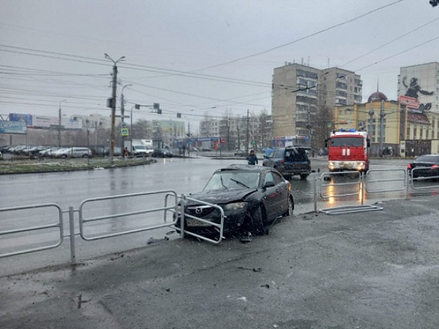 Есть пострадавший: в Челябинской области столкнулись две иномарки 