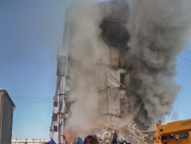 Погибли люди: на Сахалине в результате взрыва газа обрушилась часть пятиэтажки 