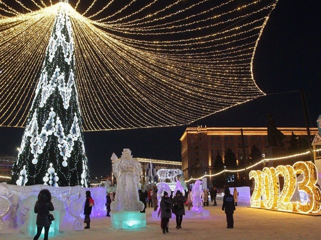 В Челябинске открыли ледовый городок