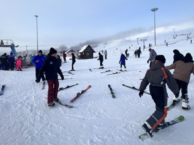 На Южном Урале дети-сироты бесплатно научатся кататься на горных лыжах и сноубордах