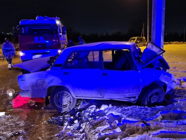 В Челябинской области молодой водитель погиб, врезавшись в столб