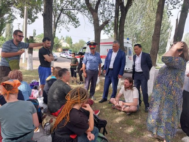 Челябинские туристы попали в перестрелку в Киргизии и лишились документов