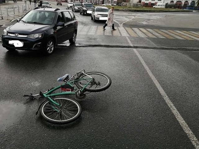 В Челябинской области сбили велосипедиста, ехавшего по «зебре»