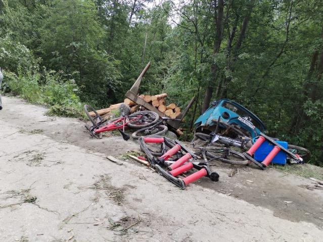 В Челябинской области в ДТП с лесовозом серьезно пострадали молодые спортсмены и их тренер