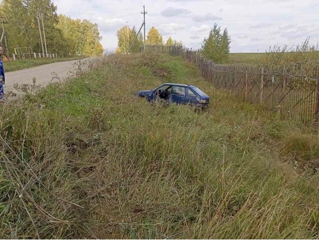 Водитель погиб: в Челябинской области автомобиль вылетел в кювет