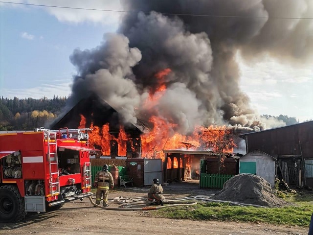 В Ашинском районе сгорел жилой дом