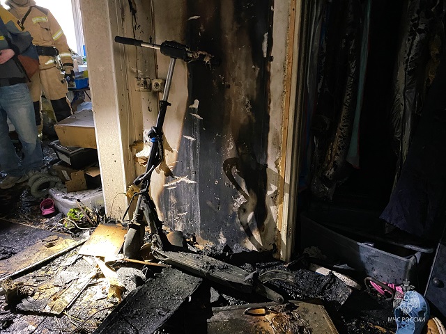 В Миассе вспыхнула квартира из-за оставленного на подзарядке электросамоката