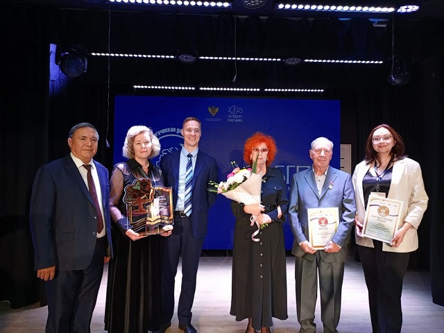 Семья из Златоуста стала одной из победительниц конкурса «Лучшая педагогическая династия»