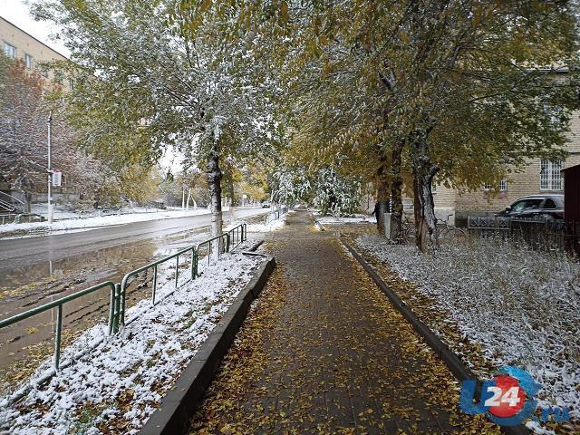 Челябинскую область начало заметать снегом