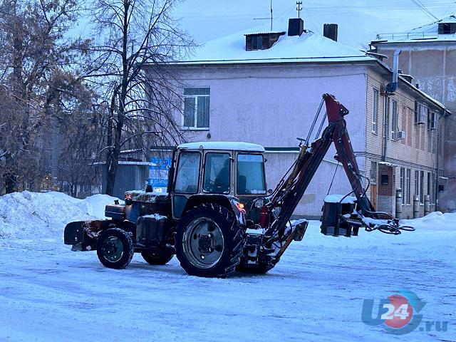 Южноуральские дорожники перешли в спецрежим из-за снегопадов